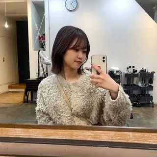 ミディアム カラー mina / 透明感ベージュカラーのヘアスタイル