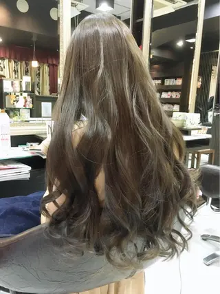 カラー トップスタイリスト 小澤純一のヘアスタイル