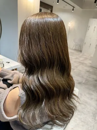 ロング 小泉 真緒のヘアスタイル