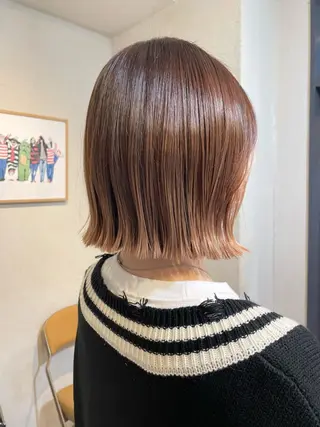 ミディアム カラー Takanishi くすみベージュカラーのヘアスタイル