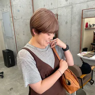 ショート カリン/ カット・ブリーチのヘアスタイル