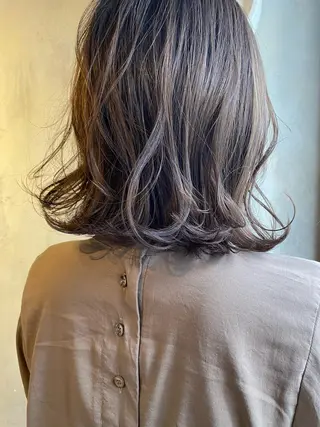 ミディアム カラー ツキノキ ミナのヘアスタイル