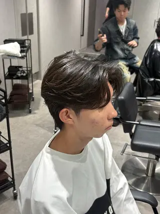 ショート カラー パーマ メンズ 【シャドウパーマ センターパート】義心のヘアスタイル