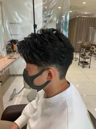 ショート メンズ ハイトーン特化 川井優汰のヘアスタイル