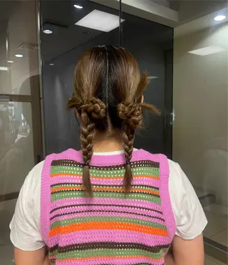 セミロング ヘアアレンジ 垢抜け小顔レイヤー オリーブ/スミレのヘアスタイル