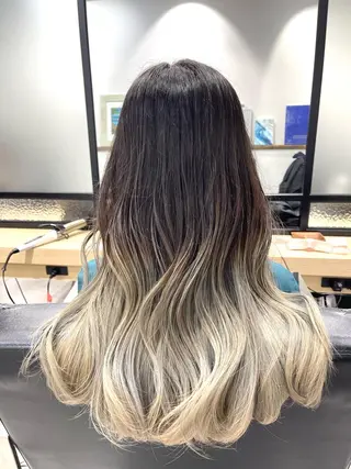 ロング カラー 白髪ぼかしハイライト バレイヤージュヤマトのヘアスタイル