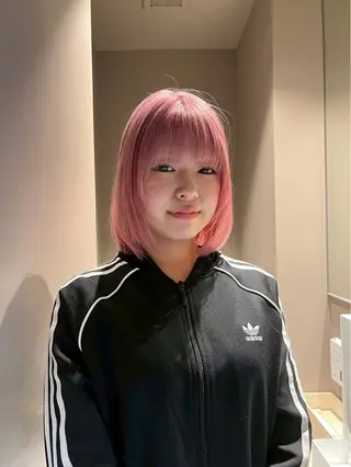 ミディアム カラー yiye shioriのヘアスタイル