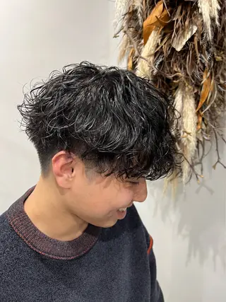 ショート パーマ メンズ 新谷 結菜のヘアスタイル