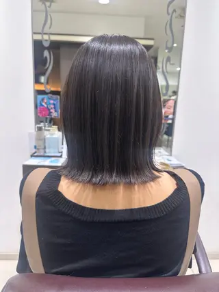 ミディアム レイヤー 艶々カラーのヘアスタイル