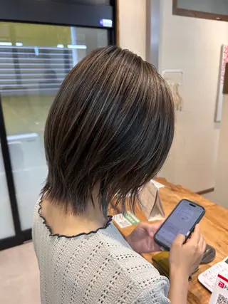 ミディアム 井上 萌のヘアスタイル
