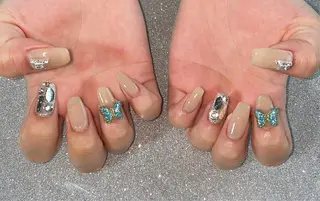 ネイル VIERU 🌈🎀💖のネイルデザイン