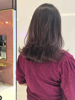 ミディアム カラー 相川 愛実のヘアスタイル