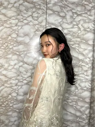 ヘアアレンジ 🌟小顔レイヤー× 赤み消し透明感カラーのヘアスタイル