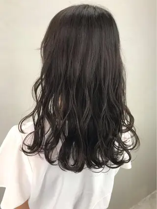 ミディアム カラー yui .のヘアスタイル