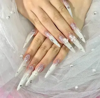 ネイル Lowé いちごのネイルデザイン