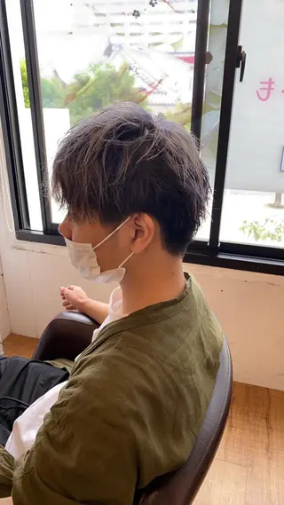 カラー メンズ ブリーチカラー 美髪矯正takaraのヘアスタイル