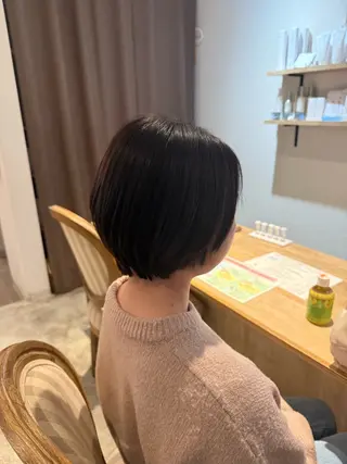 ショート 岡田 真弥のヘアスタイル