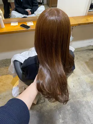 セミロング カラー MIOベージュカラー 柔らかいカラーのヘアスタイル