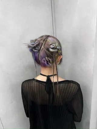 セミロング ハイトーン デザインカラーのヘアスタイル