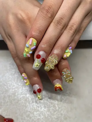 セミロング 坂田(山下) 澄香のネイルデザイン