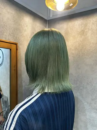 ミディアム カラー ヘアアレンジ タイトボブ個性派カラ ーAKANEのヘアスタイル