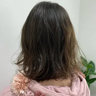 ミディアム 赤池 日菜子のヘアスタイル