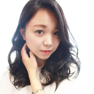 ミディアム カラー パーマ tuuli トゥーリのヘアスタイル