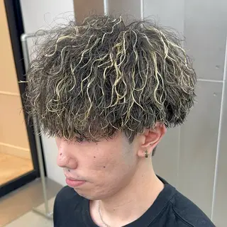 メンズ メンズパーマ特化サロンLond LOGAN所属・SEIYA メンズパーマ職人のヘアスタイル