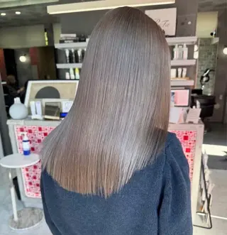 ミディアム カラー 紙野 優月のヘアスタイル