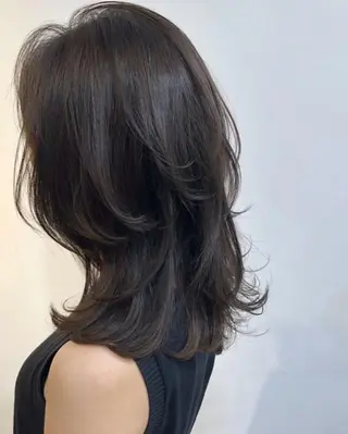 セミロング カラー 平 ちひろのヘアスタイル
