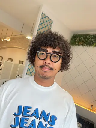 ミディアム パーマ メンズ 饒平名 知也のヘアスタイル