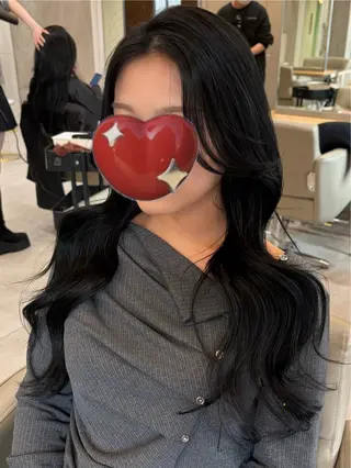 ロング レイヤーカット 新宿🤍Maiのヘアスタイル