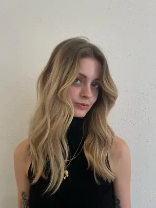 カラー りく　海外ヘアー オシャレのヘアスタイル