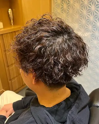 ミディアム パーマ メンズ 寺本 竜也のヘアスタイル