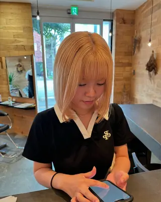 ミディアム カラー 工藤 璃乃 /ぱつっとボブのヘアスタイル