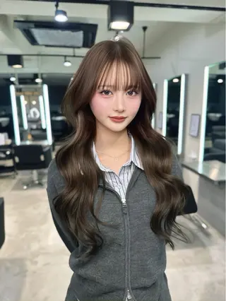 ロング カラー レイヤーカット 透明感カラーのヘアスタイル