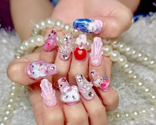 ネイル 🦋 Queenieのネイルデザイン