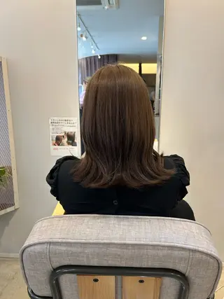 ミディアム 金気 真央のヘアスタイル