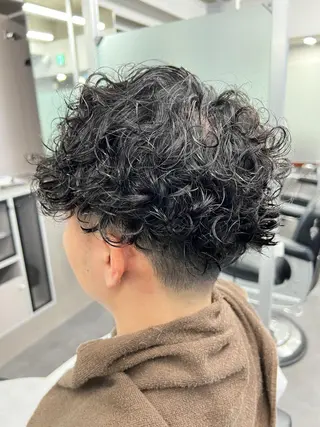 ミディアム パーマ メンズ 垢抜け・メンズパーマ 津山祐紀のヘアスタイル