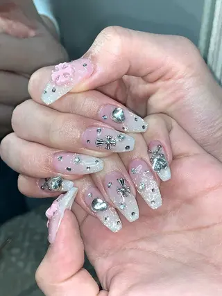 ネイル さゆり￤推しキャラ ￤ロングネイル🩷のネイルデザイン