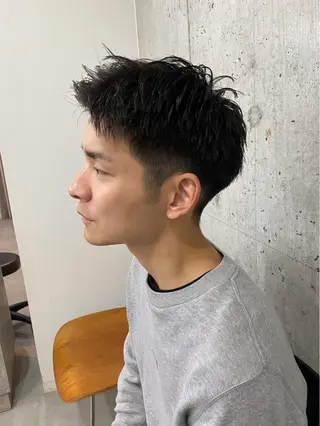ショート メンズ センターパート/ニ ュアンスパーマのヘアスタイル