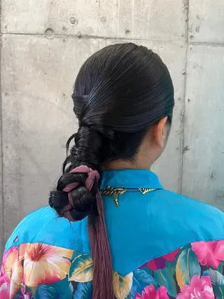 セミロング ヘアアレンジ 派手髪デザインカラー ヒロカのヘアスタイル