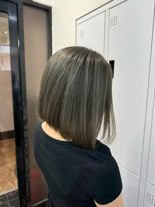 ミディアム 横浜🦋ハイトーン 🫐シャドウルーツのヘアスタイル