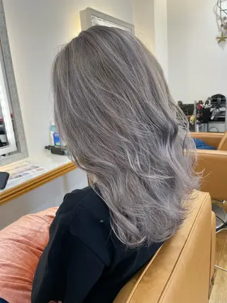 セミロング ブリーチ毛矯正.髪質 改善.髪にドラマをのヘアスタイル