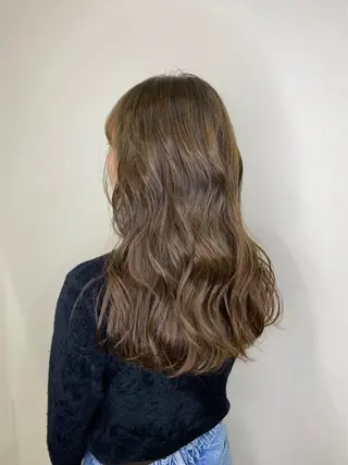 ロング カラー Ashanti 磯崎のヘアスタイル