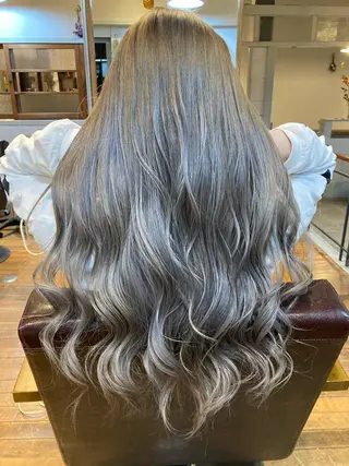 ロング タカツド ユウキのヘアスタイル