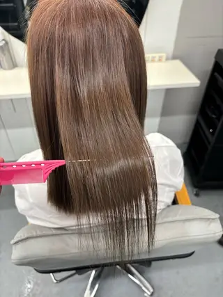 セミロング カラー 腰越 麻奈のヘアスタイル