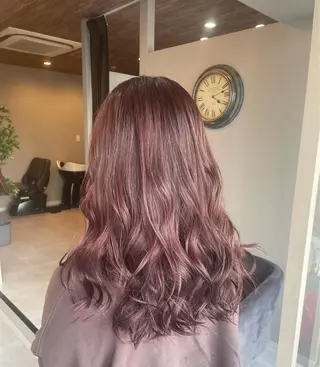 ロング 川筋 桃果のヘアスタイル