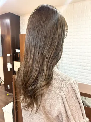 ロング トモタニ ミオのヘアスタイル