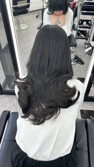 ロング ヘアアレンジ LANDS Hitomiのヘアスタイル